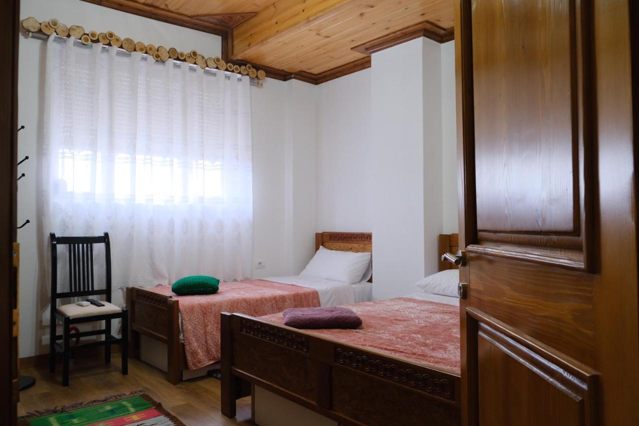 As E Vogel, As E Madhe Hotell Erseke Exteriör bild