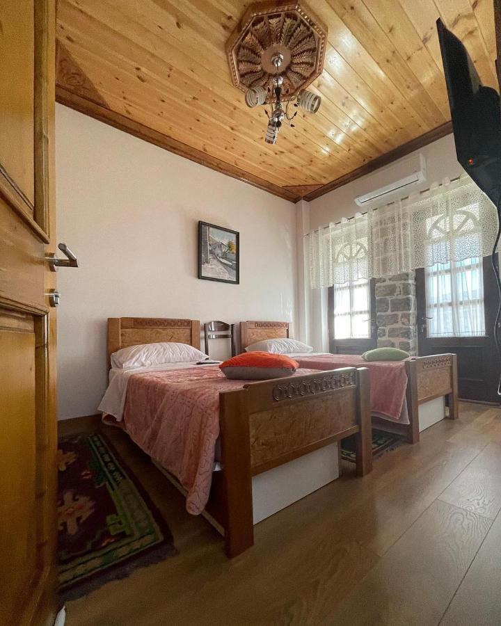 As E Vogel, As E Madhe Hotell Erseke Exteriör bild