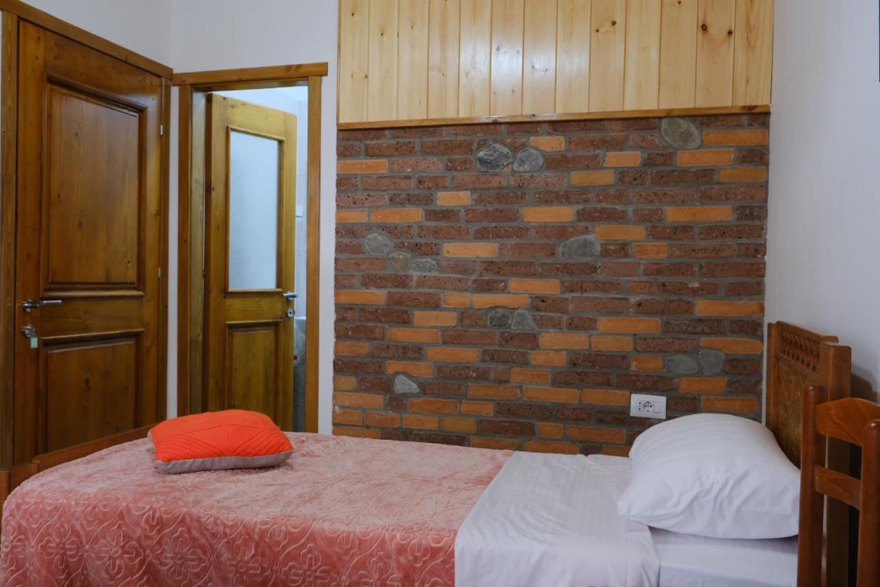 As E Vogel, As E Madhe Hotell Erseke Exteriör bild