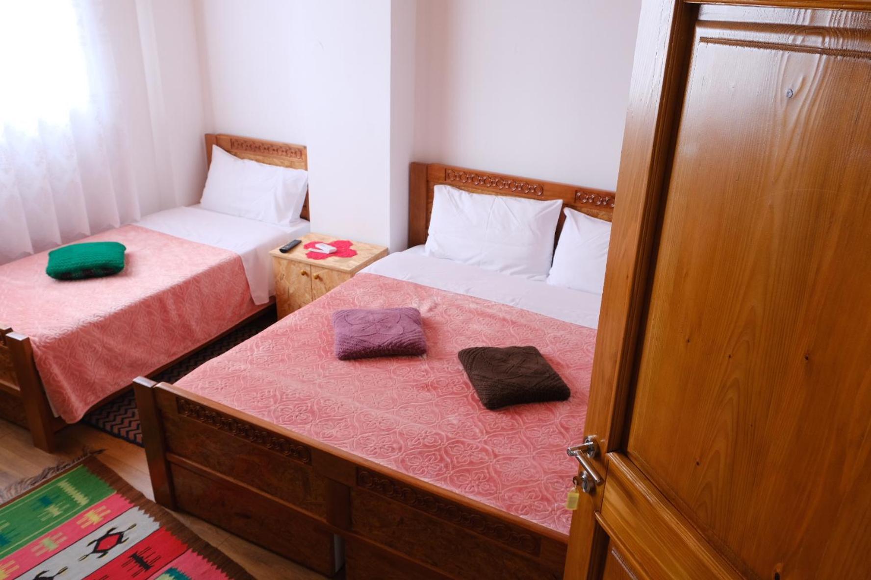 As E Vogel, As E Madhe Hotell Erseke Exteriör bild
