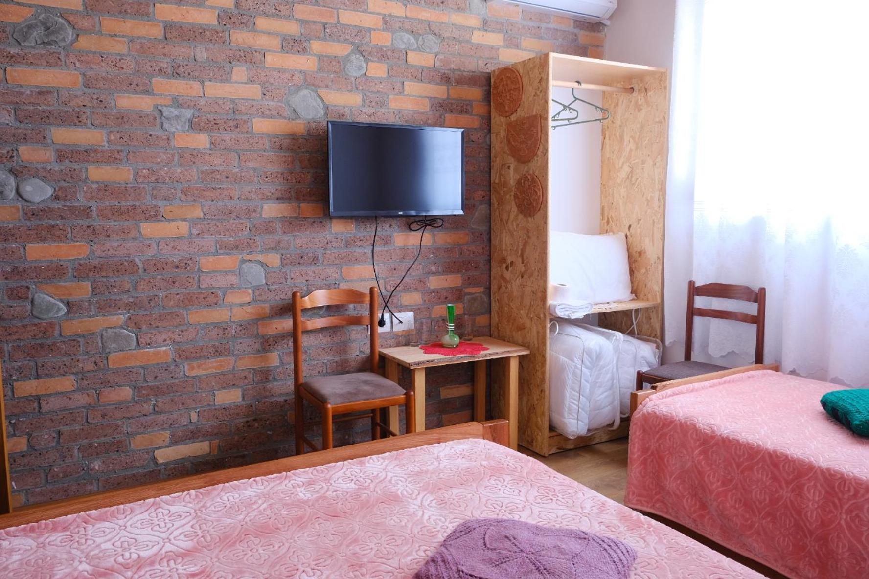 As E Vogel, As E Madhe Hotell Erseke Exteriör bild